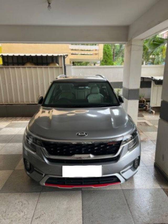 https://images10.gaadi.com/usedcar_image/3706615/original/processed_dba740cb-9dd1-457b-a6ff-19483c31ca2e.jpeg?imwidth=6402