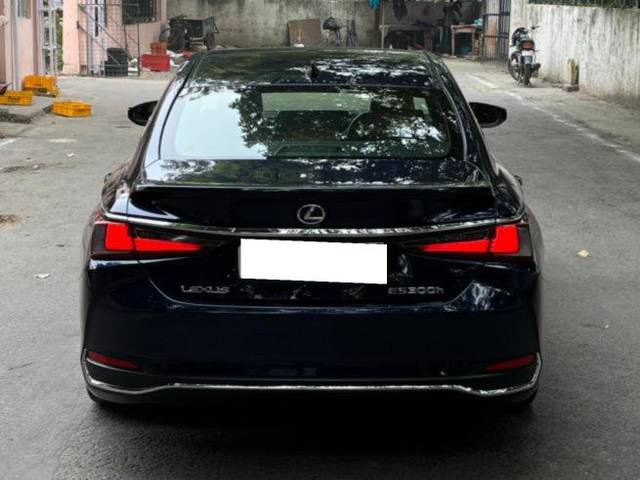https://images10.gaadi.com/usedcar_image/3706632/original/processed_img2929779__used_car_2929779_1701942697.jpg?imwidth=6402