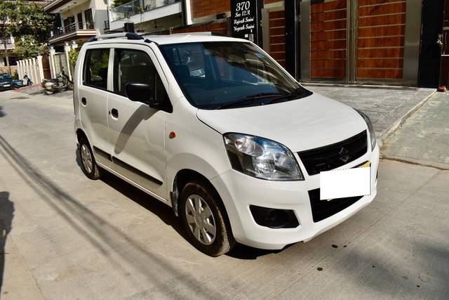 https://images10.gaadi.com/usedcar_image/3706654/original/processed_img2929790__usedcar_dsc_1012_2929790_1701944245.jpg?imwidth=6400