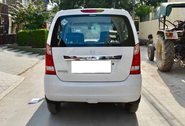 https://images10.gaadi.com/usedcar_image/3706654/original/processed_img2929790__usedcar_dsc_1016_2929790_1701944246.jpg?imwidth=6401