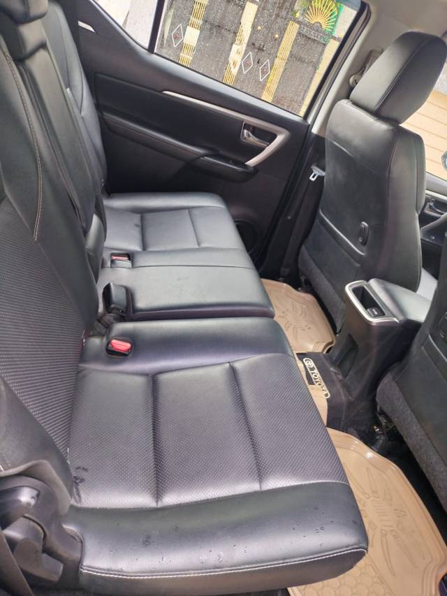 https://images10.gaadi.com/usedcar_image/3706704/original/img2929822__used_car_2929822_1701944542.jpg?imwidth=6402