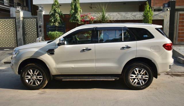 https://images10.gaadi.com/usedcar_image/3706749/original/processed_img2929849__used_car_2929849_1701945706.jpg?imwidth=6402