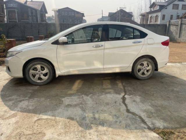https://images10.gaadi.com/usedcar_image/3706751/original/processed_efea93ce-03dd-44bd-abee-3f8f1539e346.jpeg?imwidth=6400