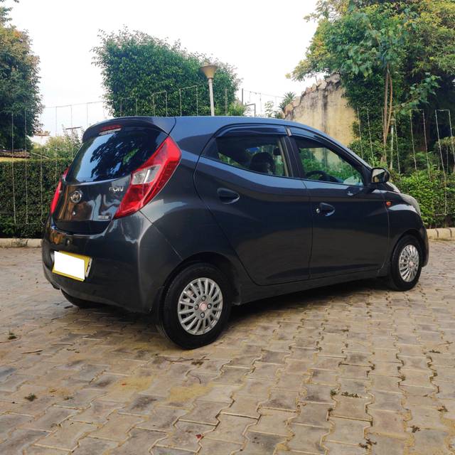 https://images10.gaadi.com/usedcar_image/3706766/original/processed_img2929856__used_car_2929856_1702013658.jpg?imwidth=6402