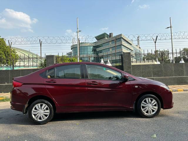 https://images10.gaadi.com/usedcar_image/3706809/original/img2929876__used_car_2929876_1701947944.jpg?imwidth=6401