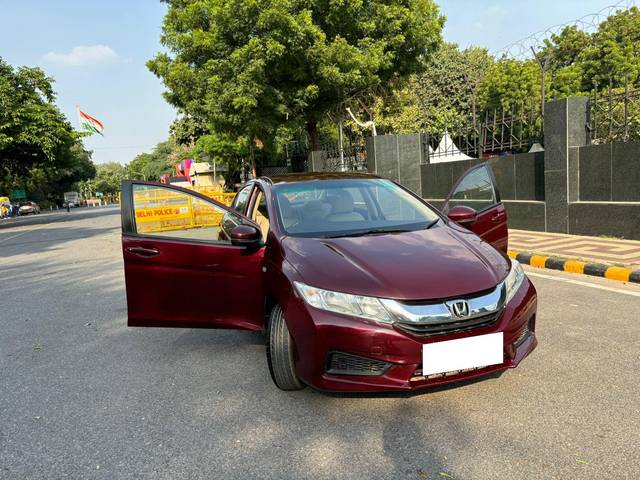 https://images10.gaadi.com/usedcar_image/3706809/original/processed_img2929876__used_car_2929876_1701947931.jpg?imwidth=6400