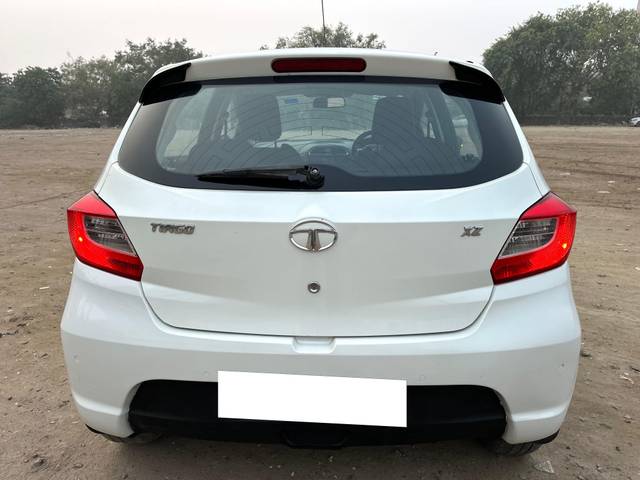 https://images10.gaadi.com/usedcar_image/3706813/original/processed_img2929880__usedcar_img_2767_2929880_1701948395.jpeg?imwidth=6402