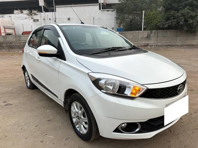 https://images10.gaadi.com/usedcar_image/3706813/original/processed_img2929880__usedcar_img_2776_2929880_1701948395.jpeg?imwidth=6400