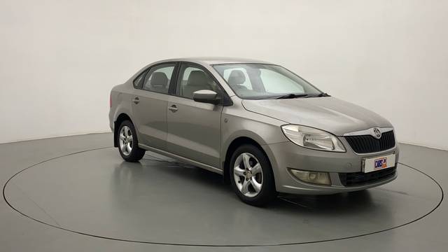 https://images10.gaadi.com/usedcar_image/3706814/original/9a2ccad1-d829-46c1-85b0-febefcdbabdb__43.jpg?imwidth=6400