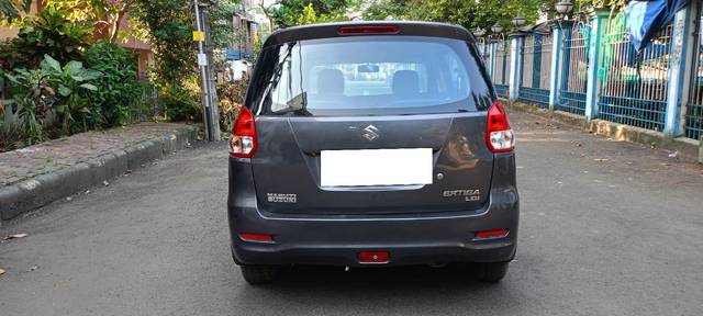 https://images10.gaadi.com/usedcar_image/3706866/original/processed_img2929915__used_car_2929915_1701949412.jpg?imwidth=6402