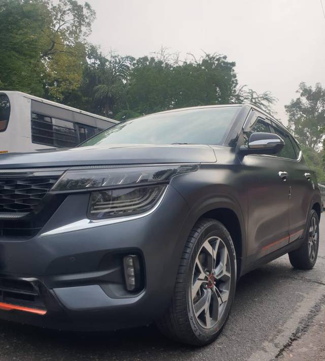 https://images10.gaadi.com/usedcar_image/3706885/original/processed_img2929921__used_car_2929921_1701949888.jpg?imwidth=6400