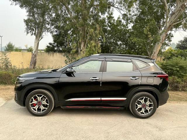 https://images10.gaadi.com/usedcar_image/3706966/original/processed_img2929969__used_car_2929969_1701952604.jpg?imwidth=6402
