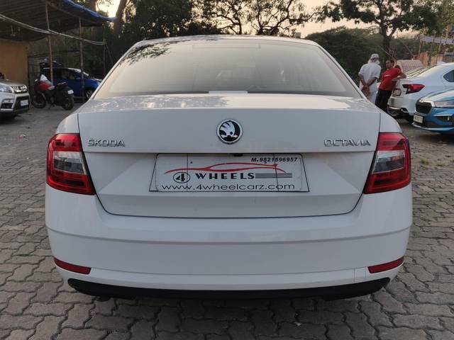 https://images10.gaadi.com/usedcar_image/3706967/original/processed_img2929970__usedcar_whatsappimage2023_12_07at54715pm_1__11881701952376_1701952428.jpeg?imwidth=6402