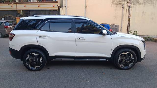 https://images10.gaadi.com/usedcar_image/3706988/original/img2929982__used_car_2929982_1701953141.jpg?imwidth=6401