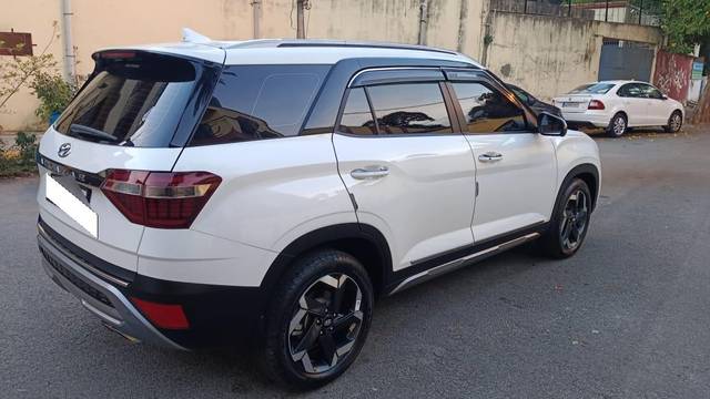 https://images10.gaadi.com/usedcar_image/3706988/original/processed_img2929982__used_car_2929982_1701953147.jpg?imwidth=6402