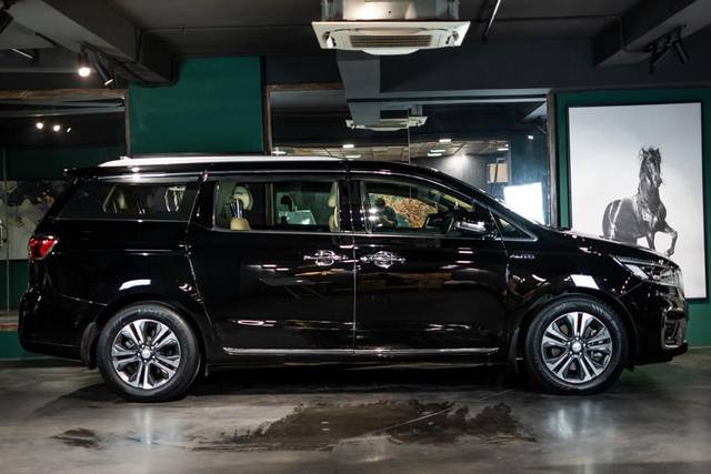 https://images10.gaadi.com/usedcar_image/3707028/original/img2930003__usedcar_7_2930003_1701954738.jpeg?imwidth=6401