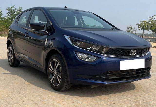 https://images10.gaadi.com/usedcar_image/3707038/original/processed_img2930007__usedcar_2_11461701954072_1701954086.jpg?imwidth=6400