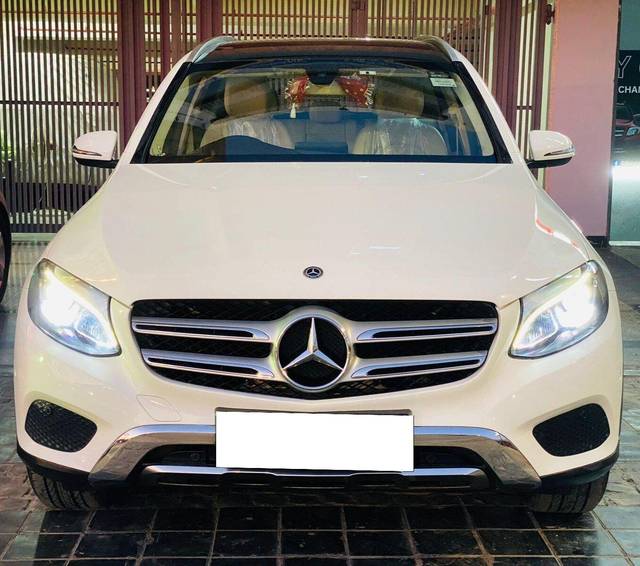 https://images10.gaadi.com/usedcar_image/3707046/original/processed_img2930010__used_car_2930010_1701954954.jpg?imwidth=6400