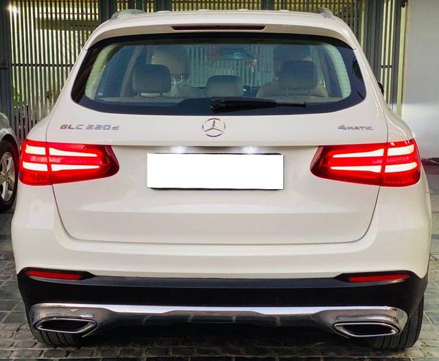 https://images10.gaadi.com/usedcar_image/3707046/original/processed_img2930010__used_car_2930010_1701954956.jpg?imwidth=6401