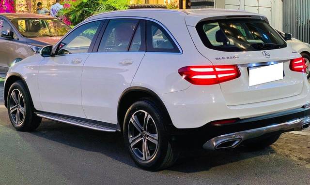 https://images10.gaadi.com/usedcar_image/3707046/original/processed_img2930010__used_car_2930010_1701954962.jpg?imwidth=6402
