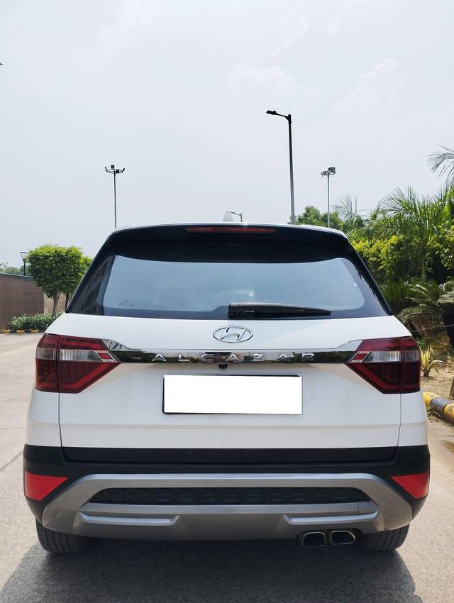 https://images10.gaadi.com/usedcar_image/3707096/original/processed_img2930042__used_car_2930042_1701955981.jpg?imwidth=6402