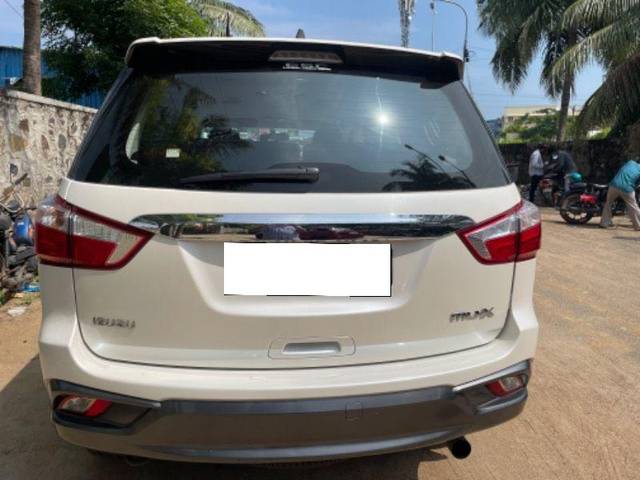 https://images10.gaadi.com/usedcar_image/3707102/original/processed_d0af041e-04e7-43cf-9842-53dedd754fa1.jpeg?imwidth=6402