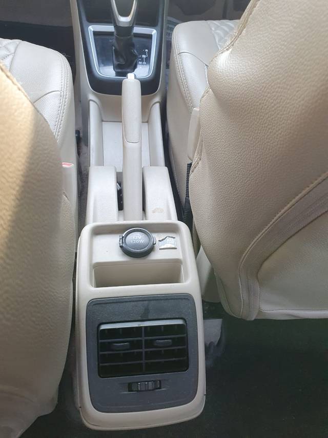 https://images10.gaadi.com/usedcar_image/3707114/original/img2930048__used_car_2930048_1701956615.jpg?imwidth=6402
