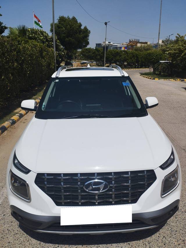 https://images10.gaadi.com/usedcar_image/3707127/original/processed_img2930055__used_car_2930055_1701957005.jpg?imwidth=6400