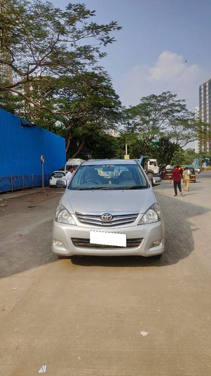 Toyota Innova 2.5 V Diesel 8-seater Toyota Innova 2.5 V Diesel 8-seater