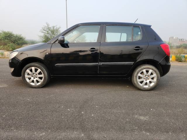 https://images10.gaadi.com/usedcar_image/3707178/original/img2930069__used_car_2930069_1701959335.jpg?imwidth=6402