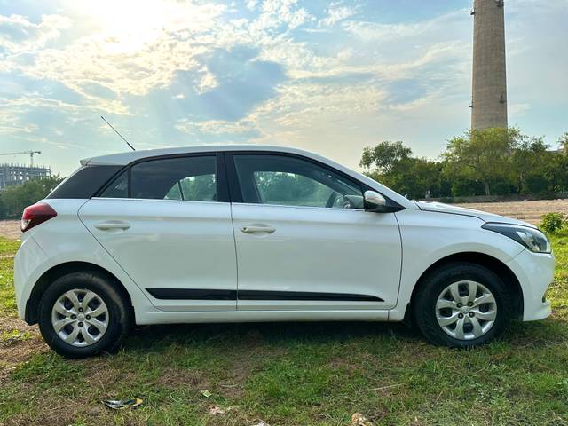 https://images10.gaadi.com/usedcar_image/3707315/original/img2930097__usedcar_img_7813_236731701964151_1701964189.jpeg?imwidth=6401