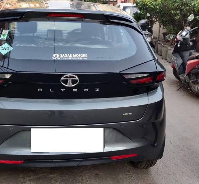 https://images10.gaadi.com/usedcar_image/3707384/original/processed_img2930105__used_car_2930105_1701967604.jpg?imwidth=6401