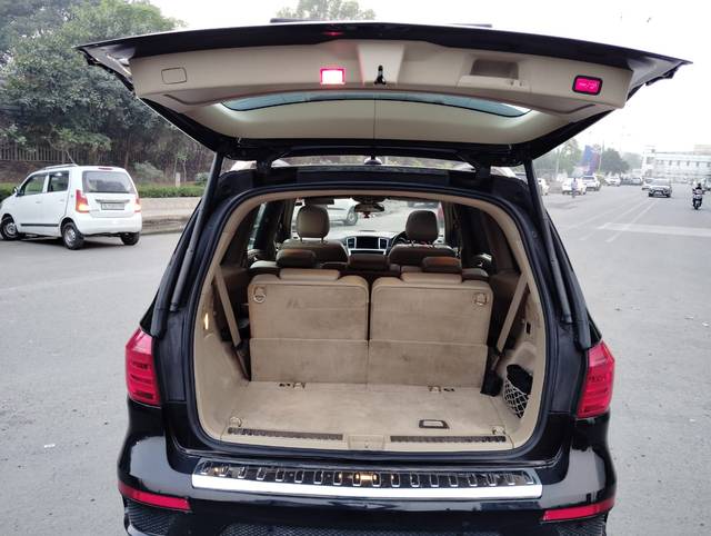 https://images10.gaadi.com/usedcar_image/3707415/original/img2930107__used_car_2930107_1702623910.jpg?imwidth=6401
