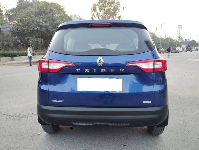 https://images10.gaadi.com/usedcar_image/3707419/original/processed_img2930108__used_car_2930108_1701969786.jpg?imwidth=6401