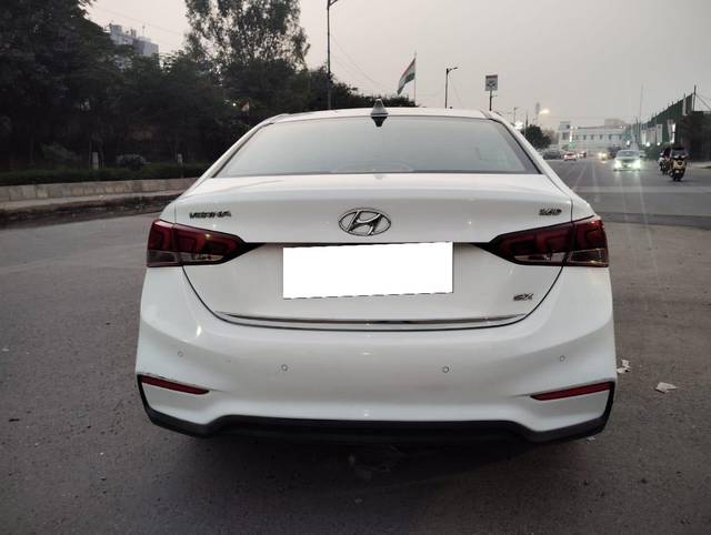 https://images10.gaadi.com/usedcar_image/3707423/original/processed_img2930109__used_car_2930109_1703576425.jpg?imwidth=6402