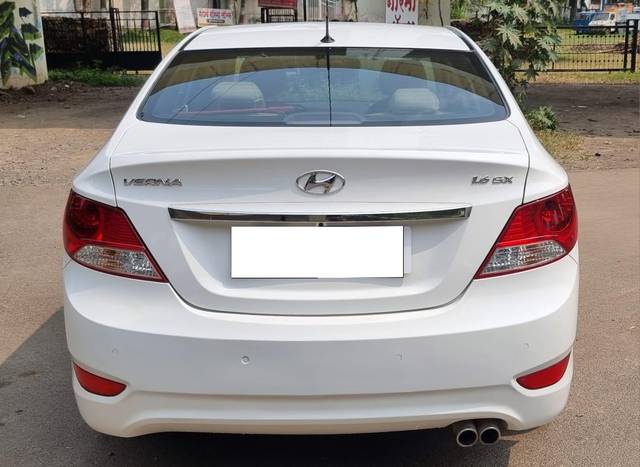 https://images10.gaadi.com/usedcar_image/3707520/original/processed_img2930119__used_car_2930119_1701976525.jpg?imwidth=6402