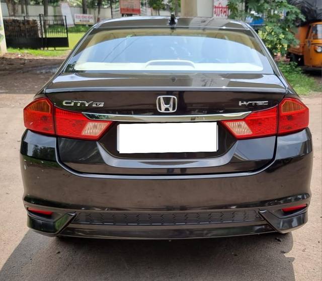 https://images10.gaadi.com/usedcar_image/3707525/original/processed_img2930121__used_car_2930121_1701977234.jpg?imwidth=6402