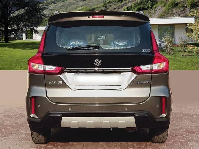 https://images10.gaadi.com/usedcar_image/3707595/original/processed_img2930127__used_car_2930127_1702001746.jpg?imwidth=6402