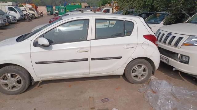 https://images10.gaadi.com/usedcar_image/3707831/original/processed_ccc392f2-db54-4a88-b474-4738208c8c1b.jpeg?imwidth=6401