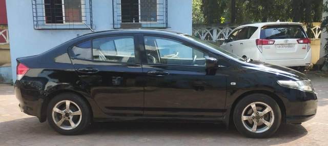 https://images10.gaadi.com/usedcar_image/3707888/original/processed_img2930259__usedcar_3_42001702015435_1702015448.jpeg?imwidth=6401