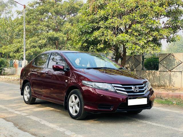 https://images10.gaadi.com/usedcar_image/3707913/original/processed_img2930274__used_car_2930274_1702016343.jpg?imwidth=6400