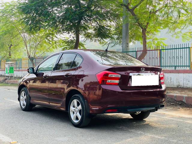 https://images10.gaadi.com/usedcar_image/3707913/original/processed_img2930274__used_car_2930274_1702016344.jpg?imwidth=6402
