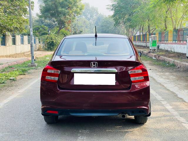 https://images10.gaadi.com/usedcar_image/3707913/original/processed_img2930274__used_car_2930274_1702016346.jpg?imwidth=6401