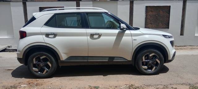 https://images10.gaadi.com/usedcar_image/3707943/original/img2930294__usedcar_2_5701702016771_1702016785.jpg?imwidth=6401