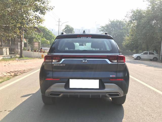 https://images10.gaadi.com/usedcar_image/3708103/original/processed_img2930371__used_car_2930371_1702022242.jpg?imwidth=6402