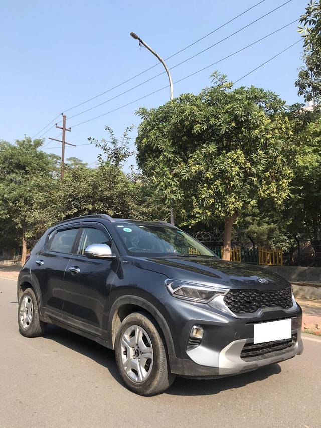 https://images10.gaadi.com/usedcar_image/3708103/original/processed_img2930371__used_car_2930371_1702022244.jpg?imwidth=6400