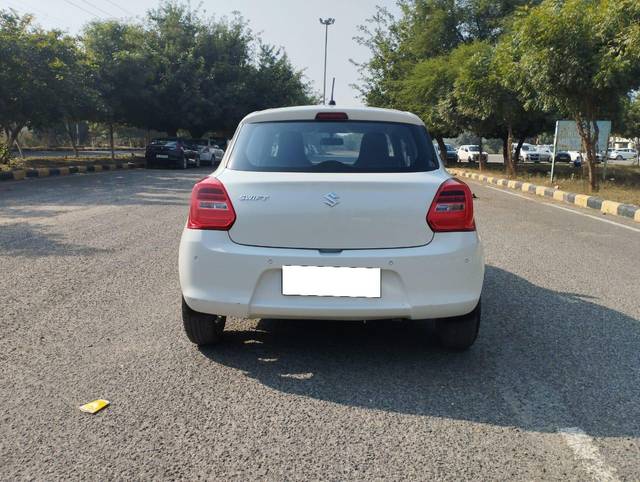https://images10.gaadi.com/usedcar_image/3708125/original/processed_img2930381__used_car_2930381_1702023287.jpg?imwidth=6402