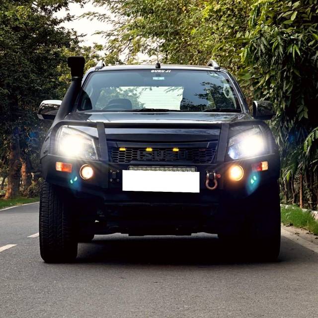 https://images10.gaadi.com/usedcar_image/3708200/original/processed_img2930426__used_car_2930426_1702025193.jpg?imwidth=6400