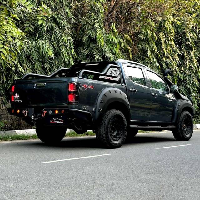 https://images10.gaadi.com/usedcar_image/3708200/original/processed_img2930426__used_car_2930426_1702025198.jpg?imwidth=6402