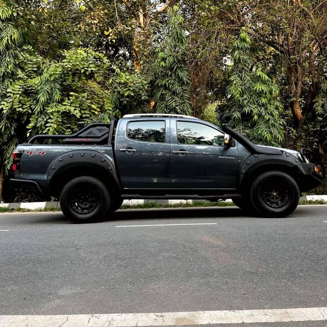 https://images10.gaadi.com/usedcar_image/3708200/original/processed_img2930426__used_car_2930426_1702025201.jpg?imwidth=6401